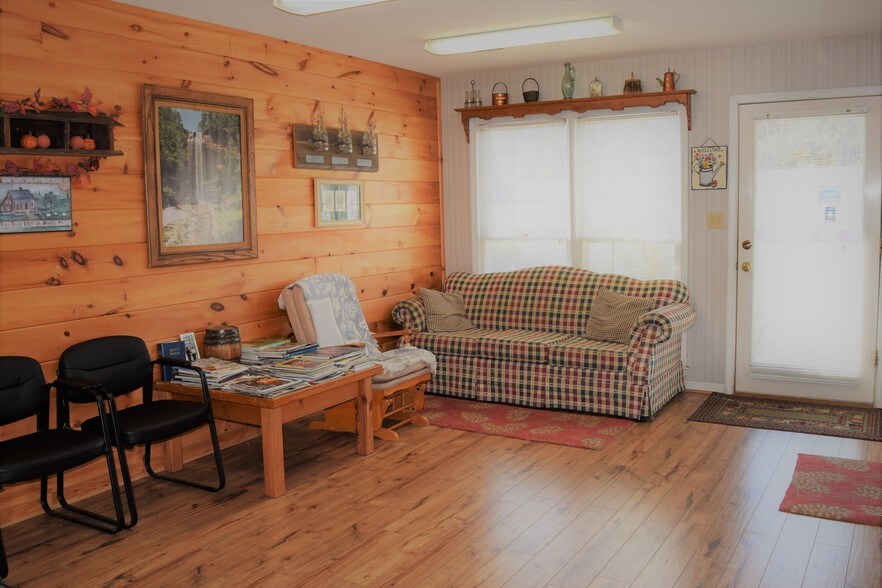More Photos Of 334 N Broad St, Toccoa Office For Sale