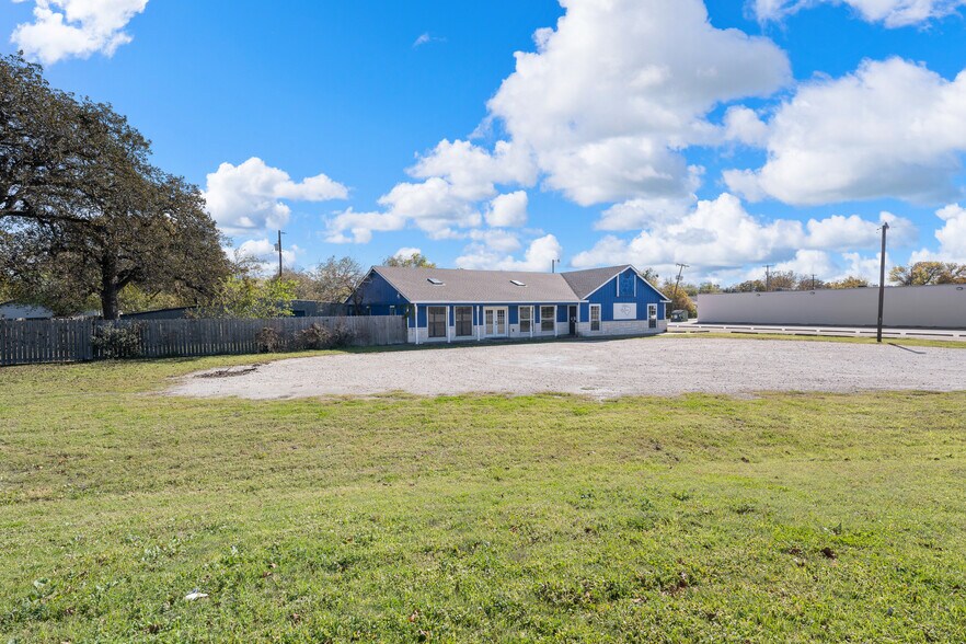 More Photos Of 3715 Bellmead Dr, Bellmead Office For Sale