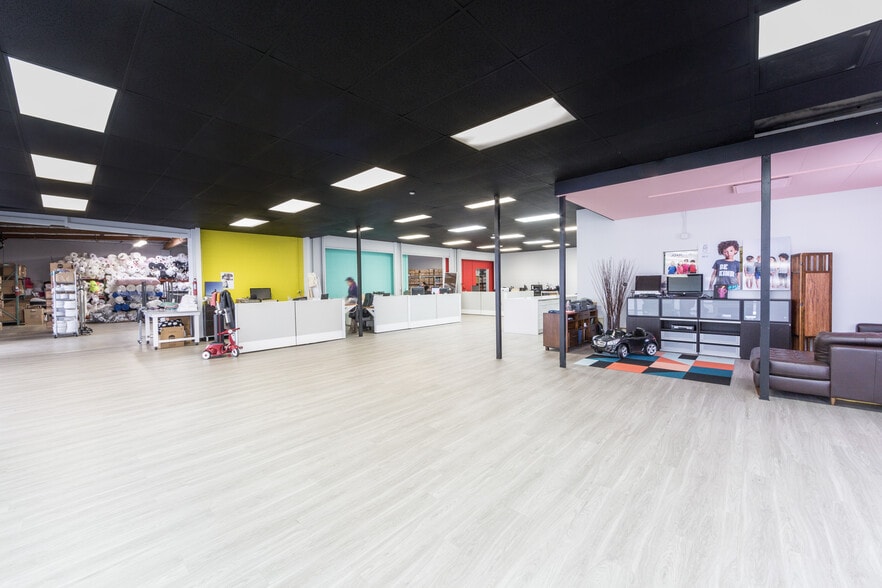 More Photos Of 401-405 W Foothill Blvd, Monrovia Freestanding For Lease