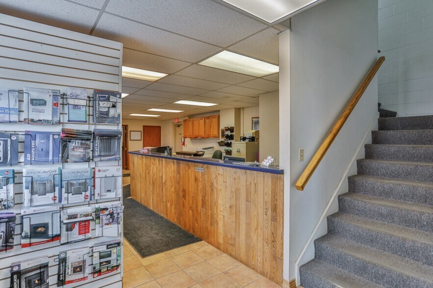 More Photos Of 711 3rd St, Marathon Manufacturing For Sale