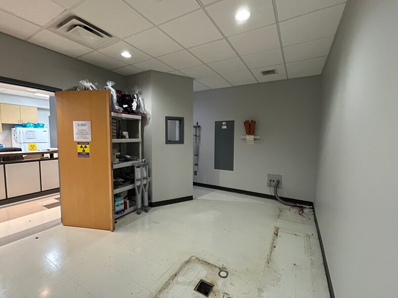 More Photos Of 1095 Woodstock Rd, Roswell Medical For Lease