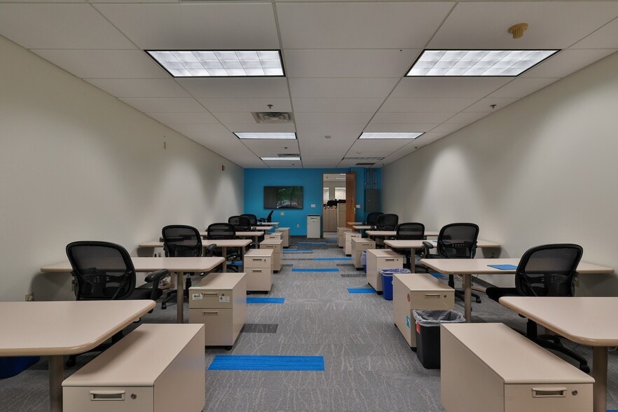 More Photos Of 1525 Valley Center Pky, Bethlehem Unknown For Lease