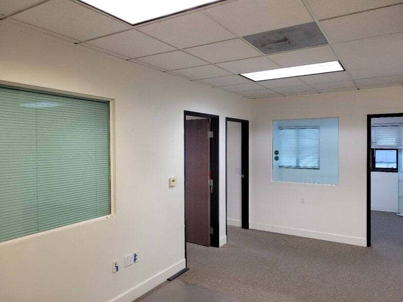 More Photos Of 2600 Foothill Blvd, La Crescenta Office For Lease