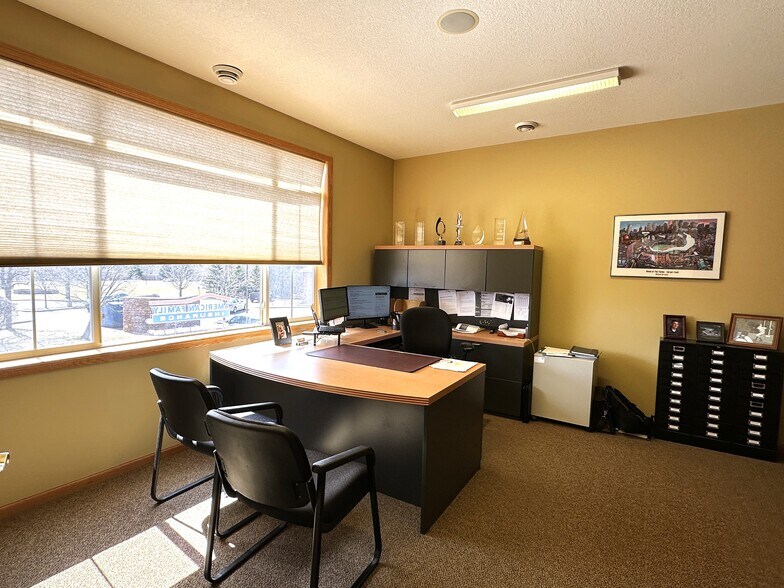 More Photos Of 7955 Stone Creek Dr, Chanhassen Office For Sale