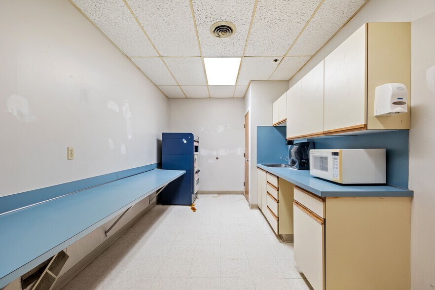 More Photos Of 1637 Mineral Spring Ave, North Providence Medical For Lease