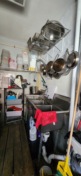 More Photos Of 1900 Aliceanna St, Baltimore General Retail For Sale