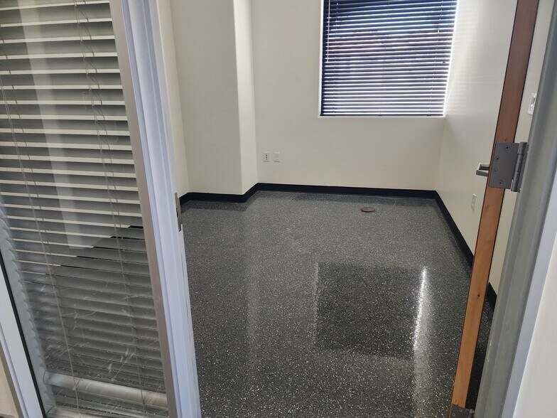 More Photos Of 2221 W Pecos Rd, Chandler Warehouse For Lease