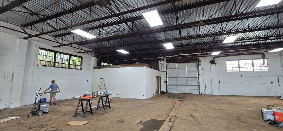 More Photos Of 1407 Redeker Rd, Des Plaines Industrial For Lease