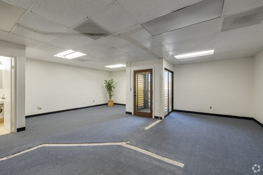 More Photos Of 6959 Linda Vista Rd, San Diego Storefront Retail Office For Lease