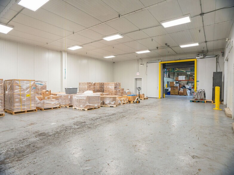 More Photos Of 2733 W Harrison St, Chicago Warehouse For Sale