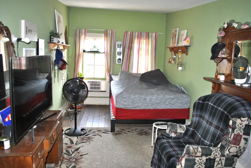 More Photos Of 209 W Main St, Circleville Storefront For Sale