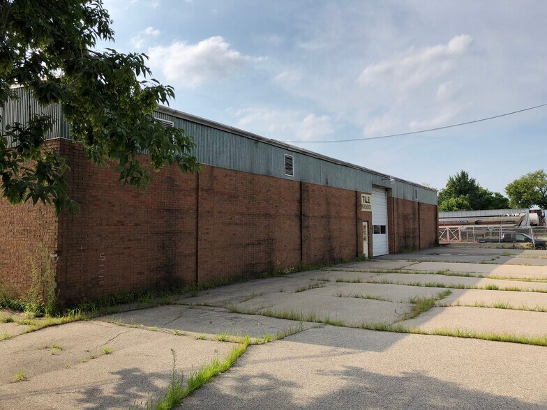 More Photos Of 251 Clay St, Manchester Warehouse For Lease