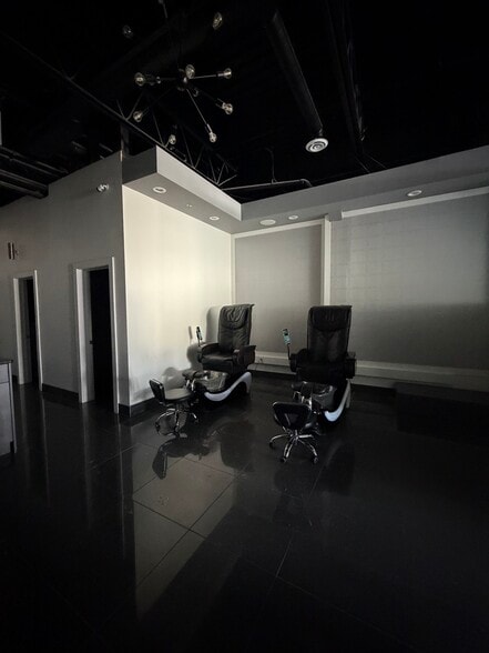 More Photos Of 10451 99 Ave, Fort Saskatchewan Storefront For Sale