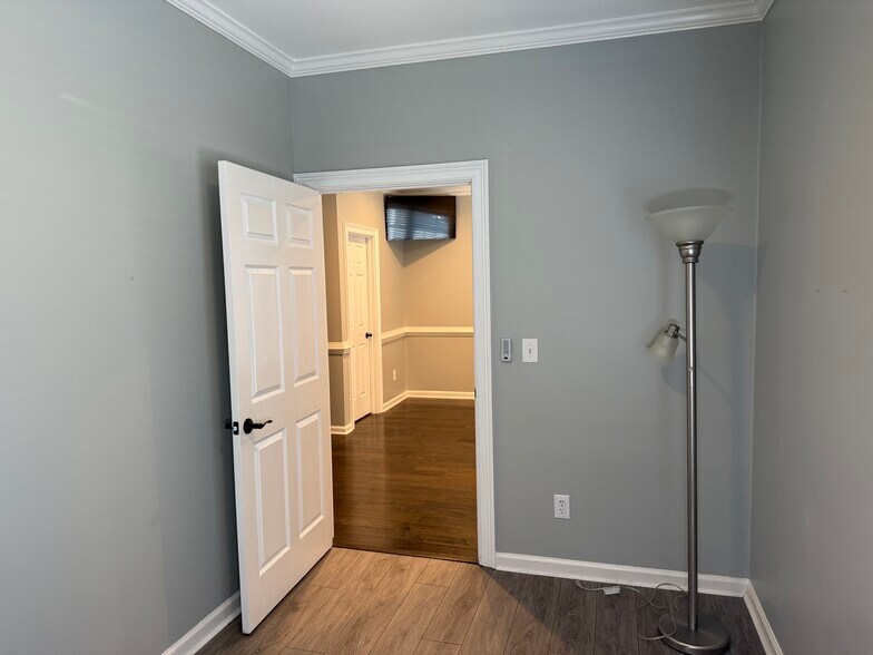 More Photos Of 4595 Towne Lake Pky, Woodstock Medical For Sale