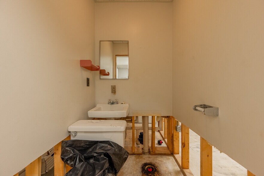 More Photos Of 65 E Main St, Pulaski Loft Creative Space For Sale