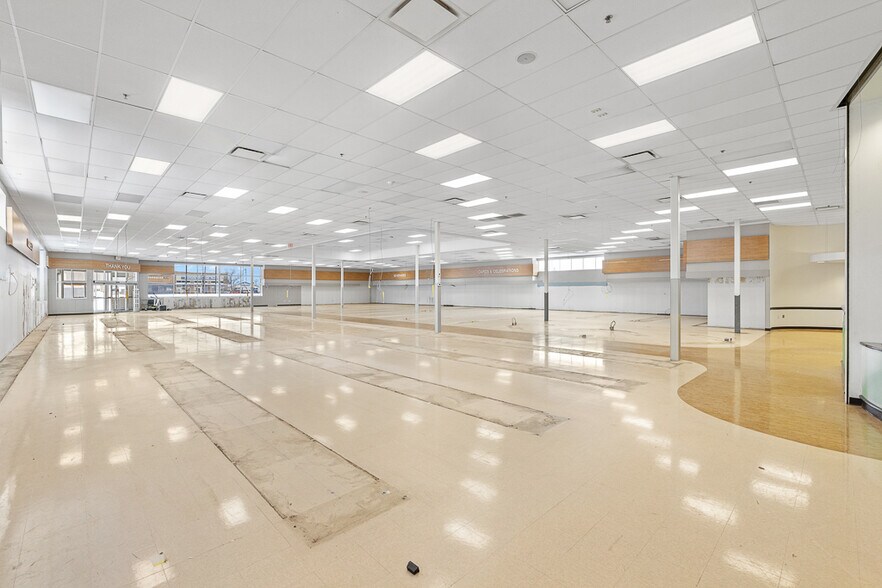 More Photos Of 2229 E State St, Salem Drugstore For Sale