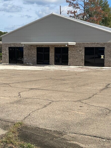 Primary Photo Of 15004 Montecino Dr, Hammond Flex For Lease