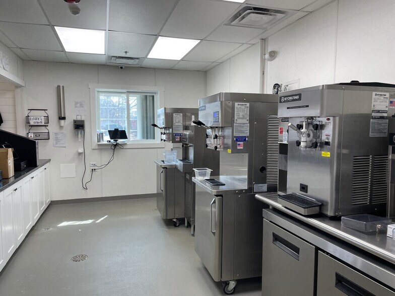 More Photos Of 121 Main St, Oswego Restaurant For Lease