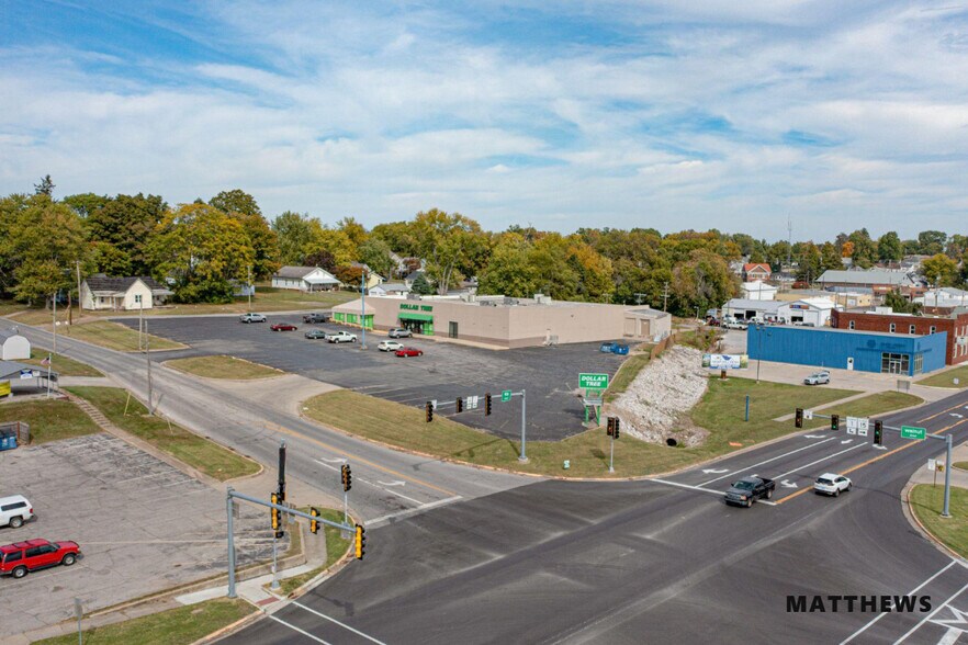 More Photos Of 915 N Walnut St, Mount Carmel Supermarket For Sale