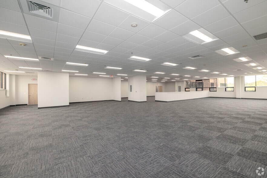 More Photos Of 1 Greenwich St, Stewartsville Medical For Lease