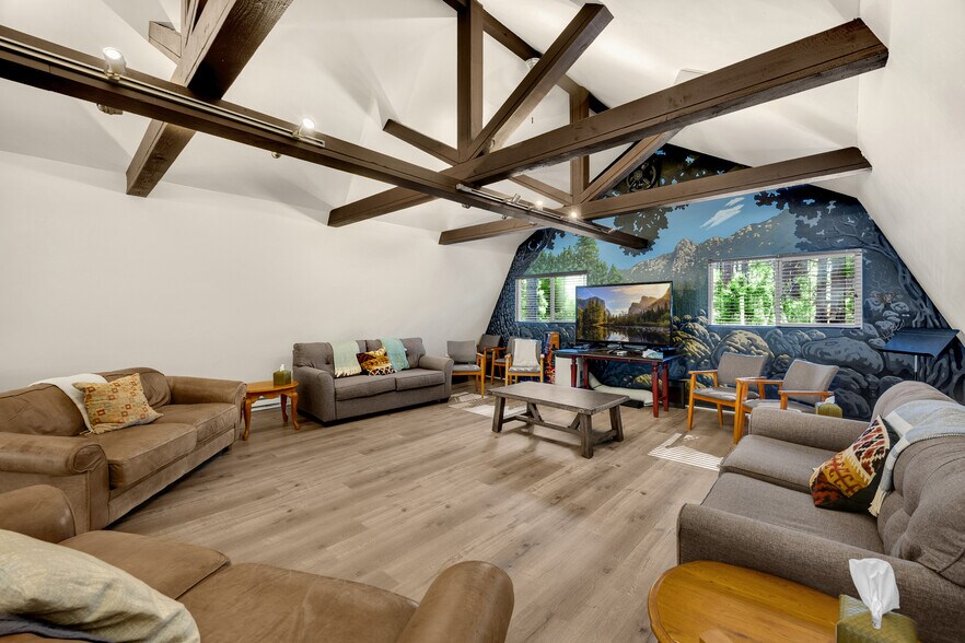 More Photos Of 26345 Delano Dr, Idyllwild-Pine Cove Hotel For Sale