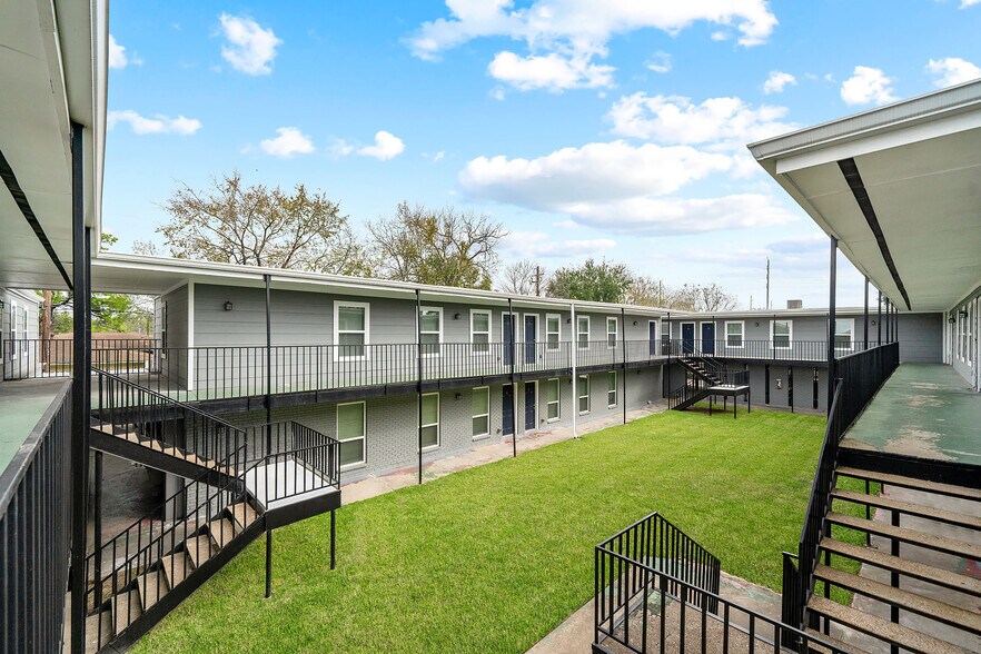 More Photos Of 6403 Sloan St, Houston Apartments For Sale