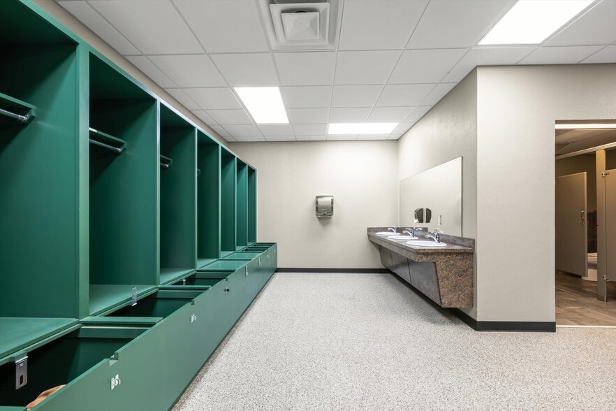 More Photos Of 13020 S Sunnylane Rd, Moore Industrial For Lease