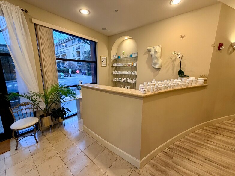 More Photos Of 1106 108th Ave NE, Bellevue Apartments For Sale