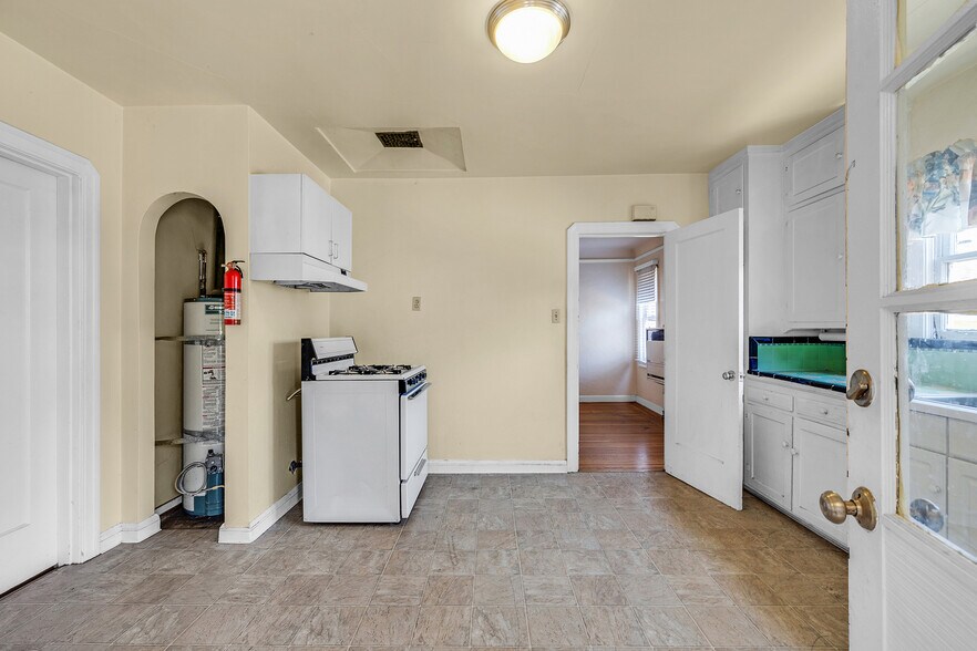 More Photos Of 1755 Washington Ave, San Leandro Bar For Sale