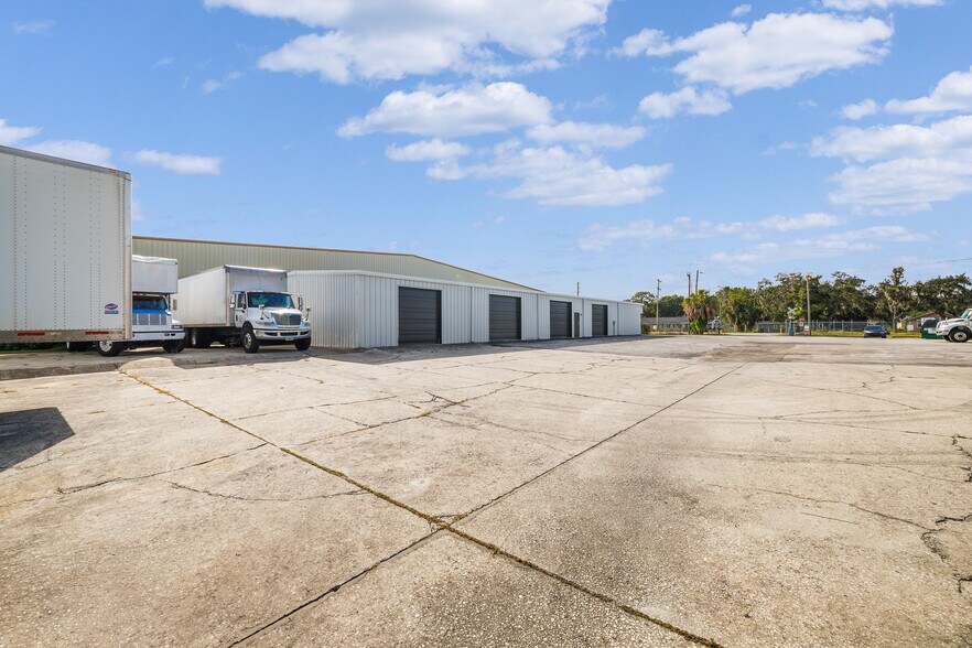 More Photos Of 2930 Maine Ave, Lakeland Distribution For Lease