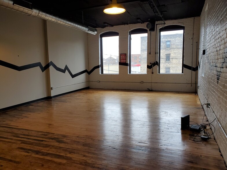 More Photos Of 609 S 10th St, Minneapolis Storefront Retail Office For Lease