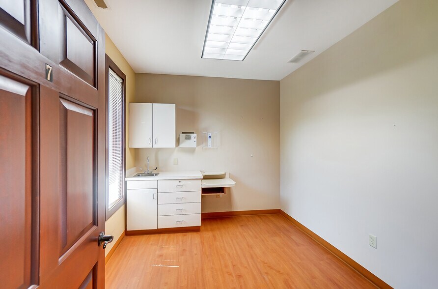 More Photos Of 3300 Philadelphia Dr, Dayton Medical For Sale