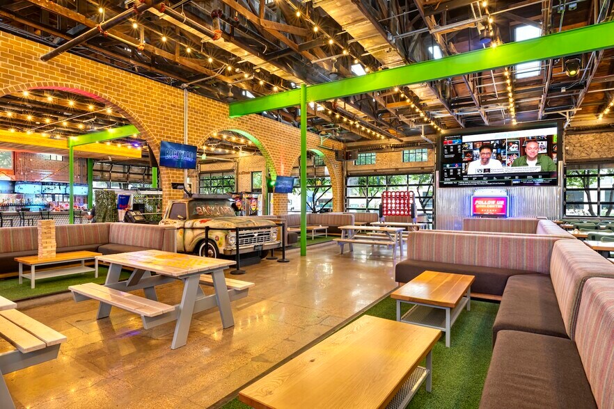 More Photos Of 1000 Foch St, Fort Worth General Retail For Sale