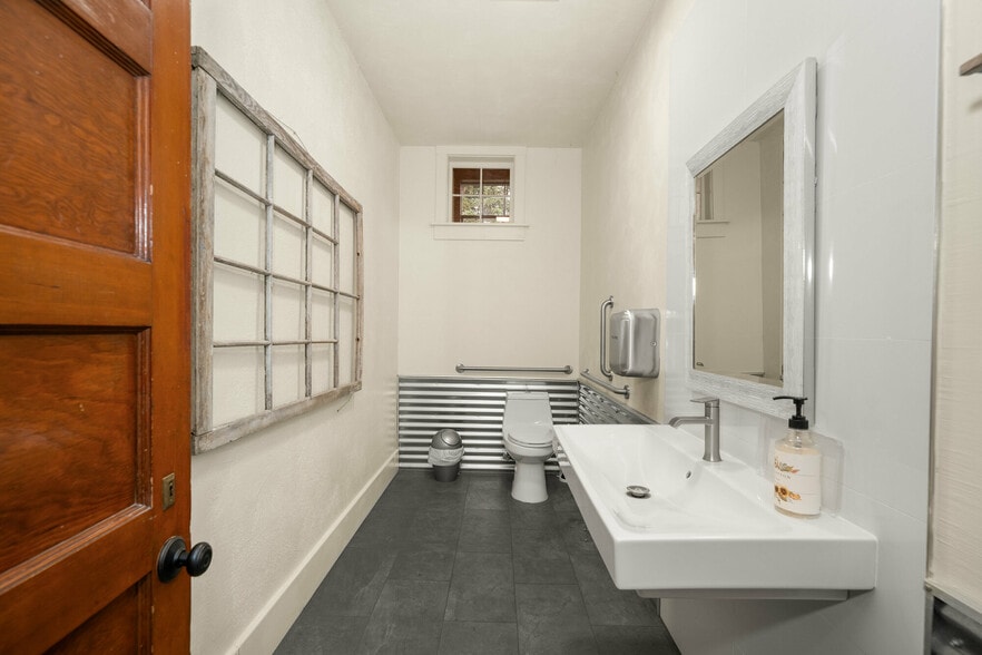 More Photos Of 508 E Main Ave, Chewelah Office For Sale