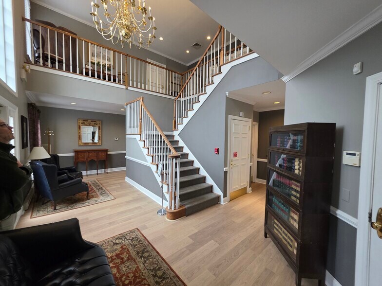 More Photos Of 109C Laurens Rd, Greenville Office Residential For Lease