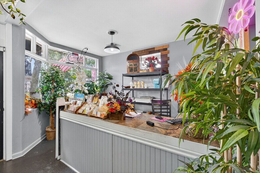 More Photos Of 237 E Plymouth Ave, Deland Freestanding For Sale