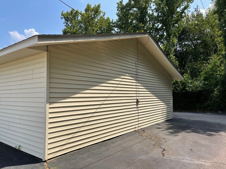 More Photos Of 304 S Sandhills Blvd, Aberdeen Freestanding For Lease