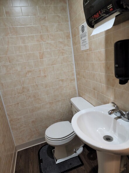 More Photos Of 121 S Perkins Ave, Madrid Restaurant For Sale