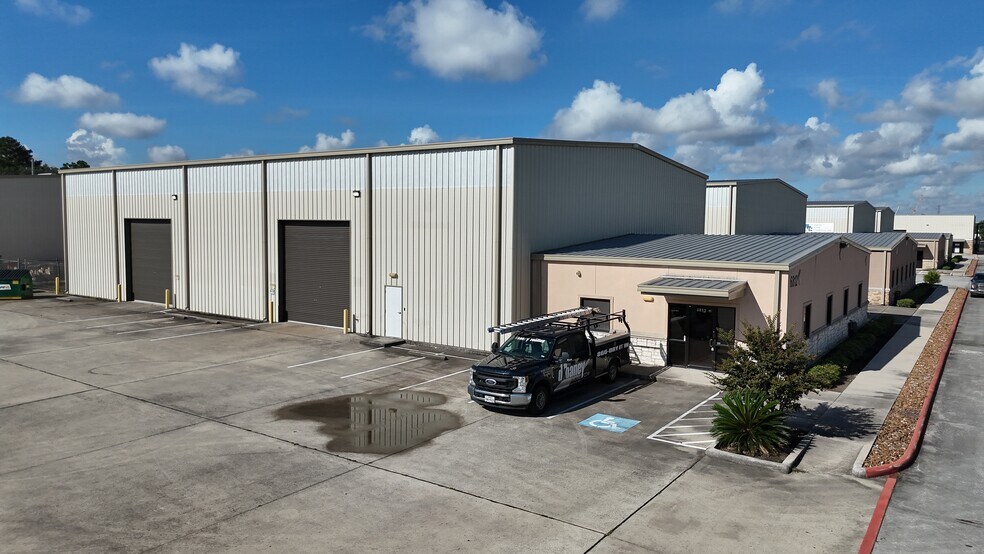 More Photos Of 6812 Bourgeois Rd, Houston Warehouse For Lease