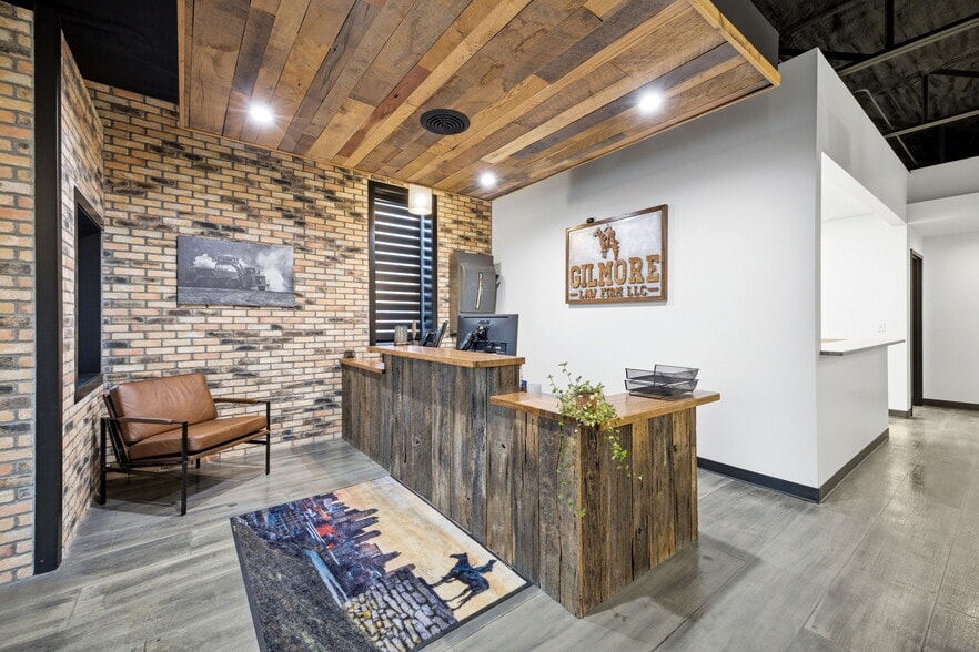 More Photos Of 326 SE Douglas St, Lees Summit Office For Sale