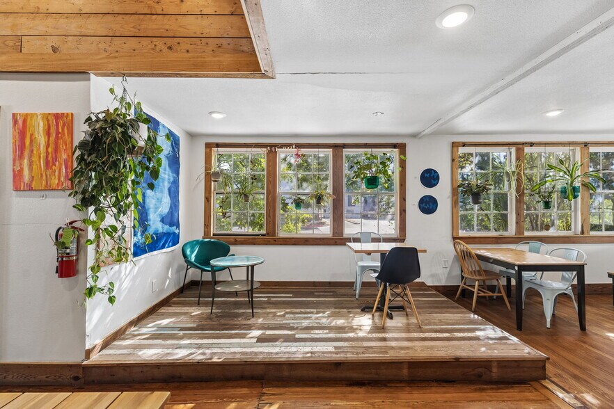 More Photos Of 217 W Hopkins St, San Marcos Restaurant For Sale