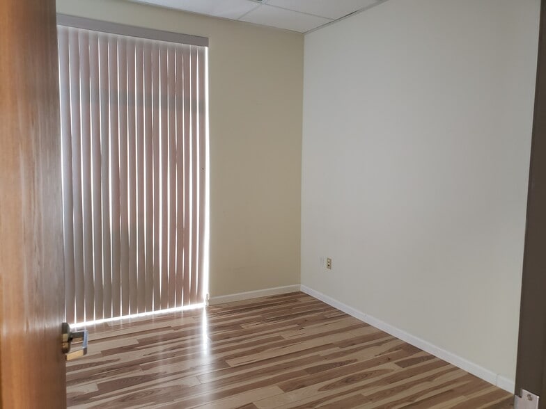 More Photos Of 2461 W Horizon Ridge Pky, Henderson Medical For Lease