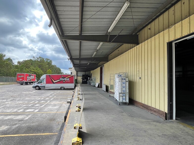 More Photos Of 3440 Black & Decker, Hope Mills Distribution For Lease