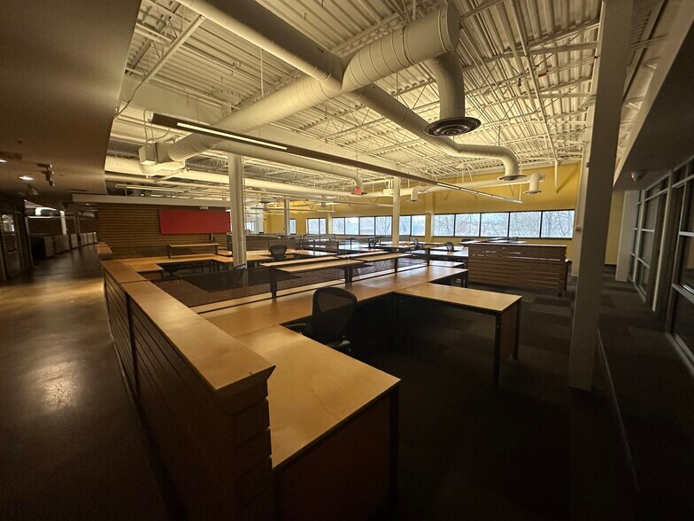 More Photos Of 7007 Discovery Blvd, Dublin Office For Sale