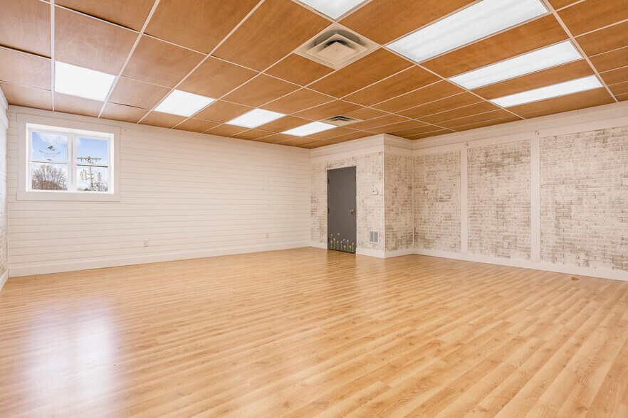 More Photos Of 11515 Highway 31, Sellersburg Light Distribution For Lease