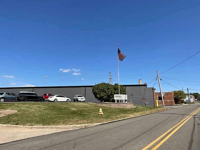 More Photos Of 3760 Oakwood Ave, Youngstown Warehouse For Lease