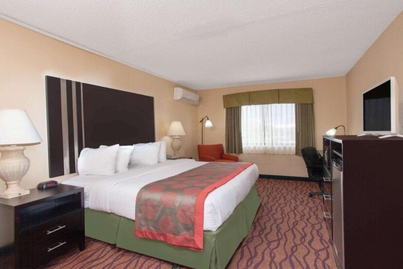 More Photos Of 3500 Cheney Hwy, Titusville Hotel For Sale