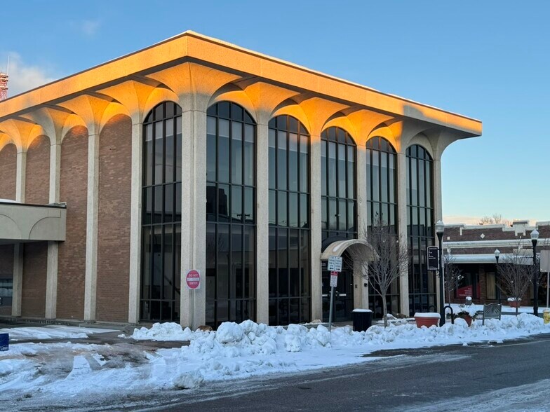 More Photos Of 320 A St, Idaho Falls Bank For Lease