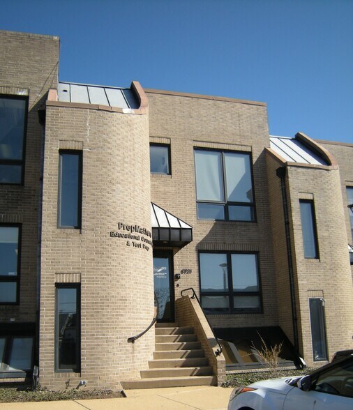 More Photos Of 6721 Curran St, McLean Storefront Retail Office For Lease