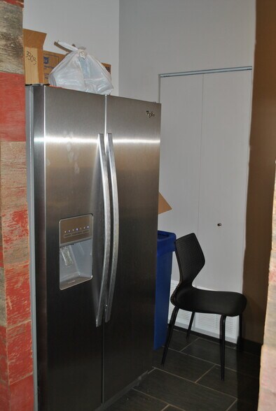 More Photos Of 1434 W Montrose Ave, Chicago Storefront For Lease